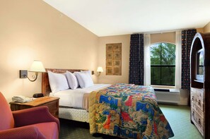 Premium bedding, desk, iron/ironing board, free WiFi