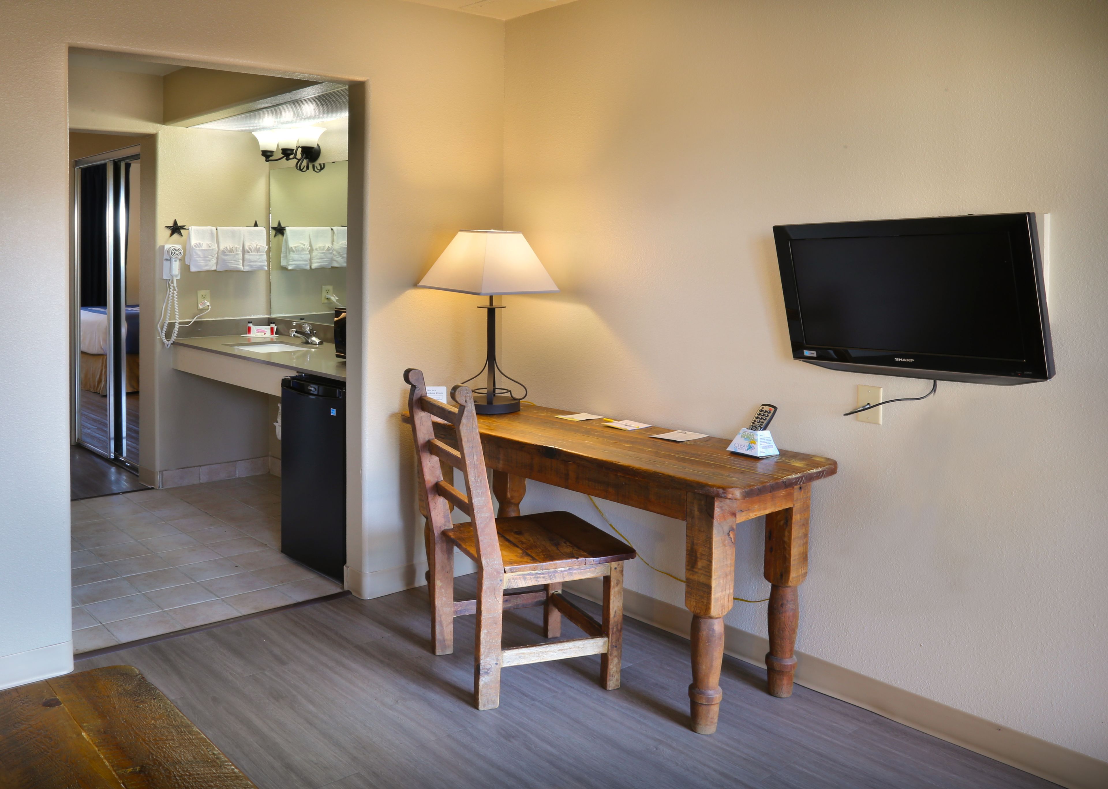 suite, 1 king bed, non smoking | 1 bedroom, premium bedding, desk, iron/ironing board