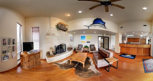 Days Inn & Suites by Wyndham Llano