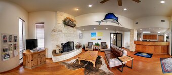 Days Inn & Suites by Wyndham Llano