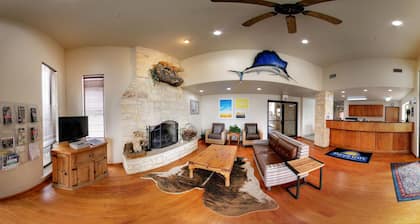 Days Inn & Suites by Wyndham Llano