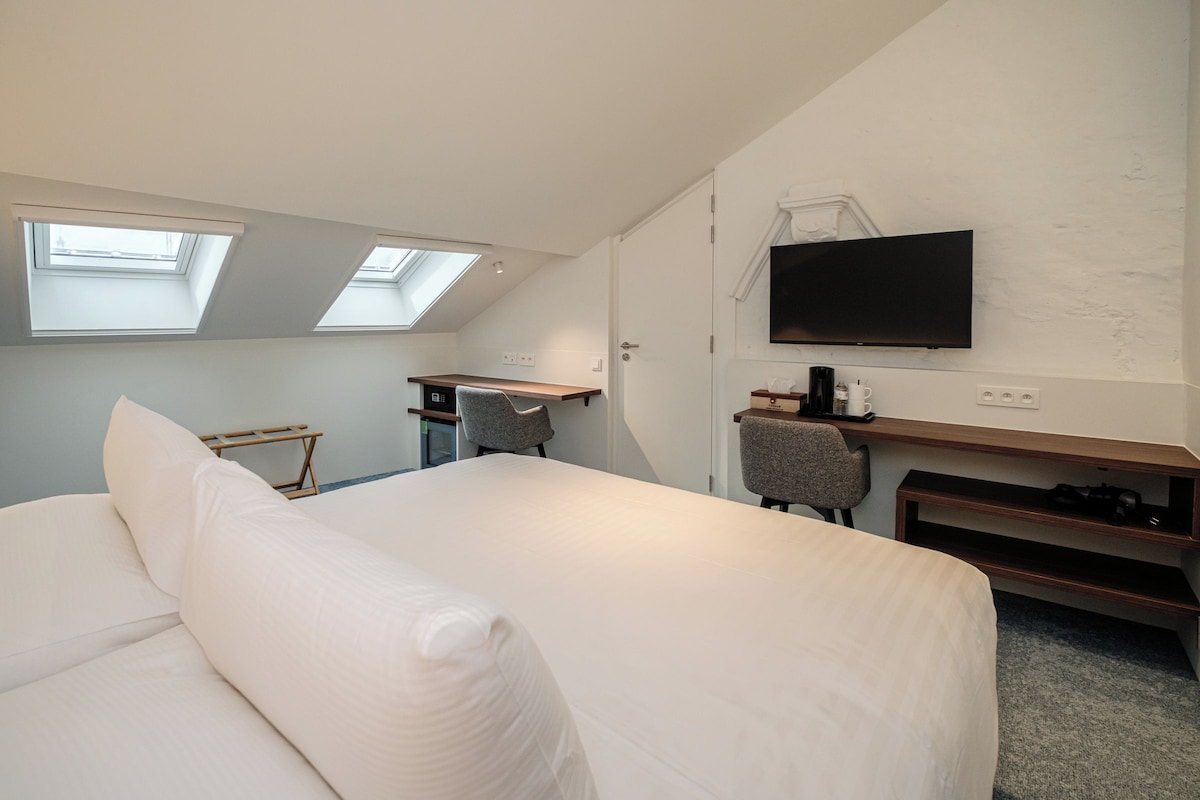Attic room with Stairs Access   | In-room safe, blackout drapes, WiFi (free), bed sheets