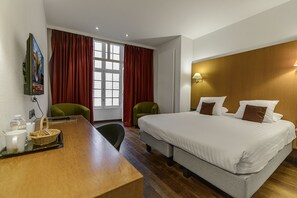 Habitación estándar con 1 cama doble o 2 individuales | Caja fuerte, cortinas opacas, cunas (de pago) y wifi gratis