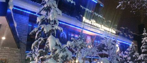 Fassade der Unterkunft – Abend/Nacht