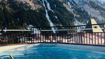 Poolside bar
