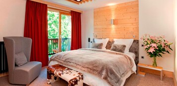 Premium bedding, minibar, desk, soundproofing