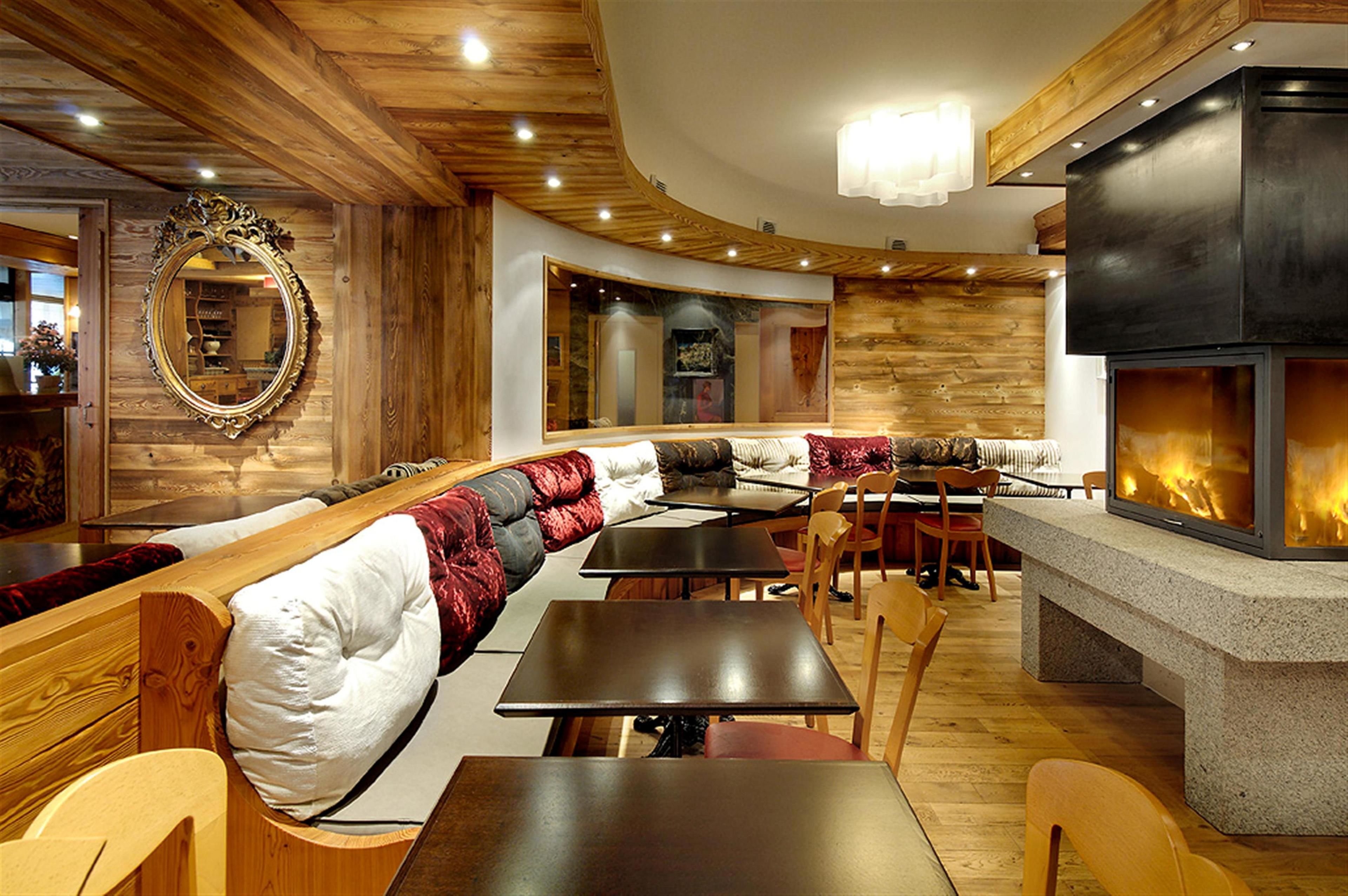 daily buffet breakfast (eur 24 per person)