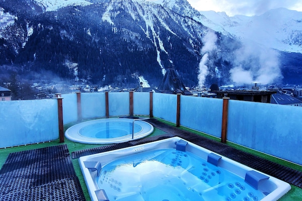 Bathtub spa outdoor