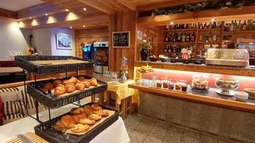 Frokostbuffé hver dag (EUR 24 per person)