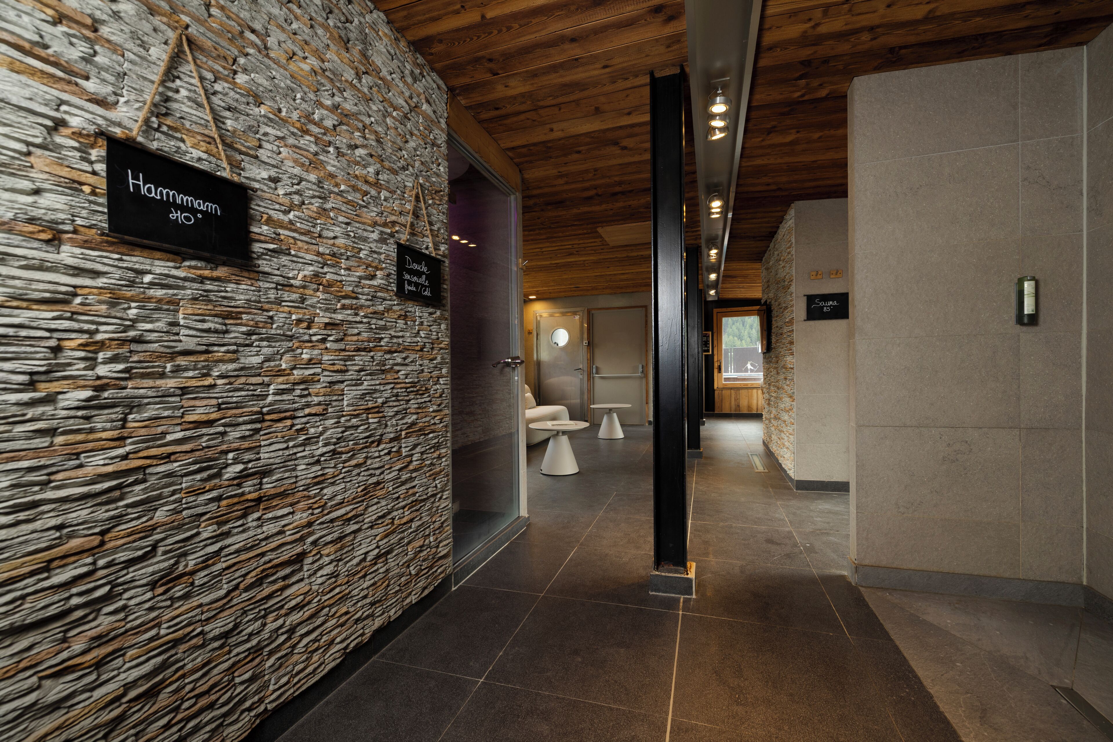 Sauna, poreallas, höyrysauna, turkkilainen sauna, vartalohoitoja