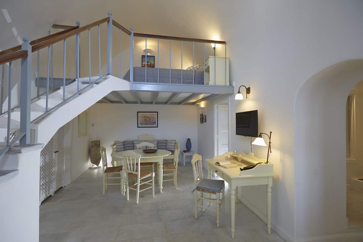 Suite exclusiva, hidromasaje, vista al mar (Caldera View) | 1 habitación y caja de seguridad en la habitación