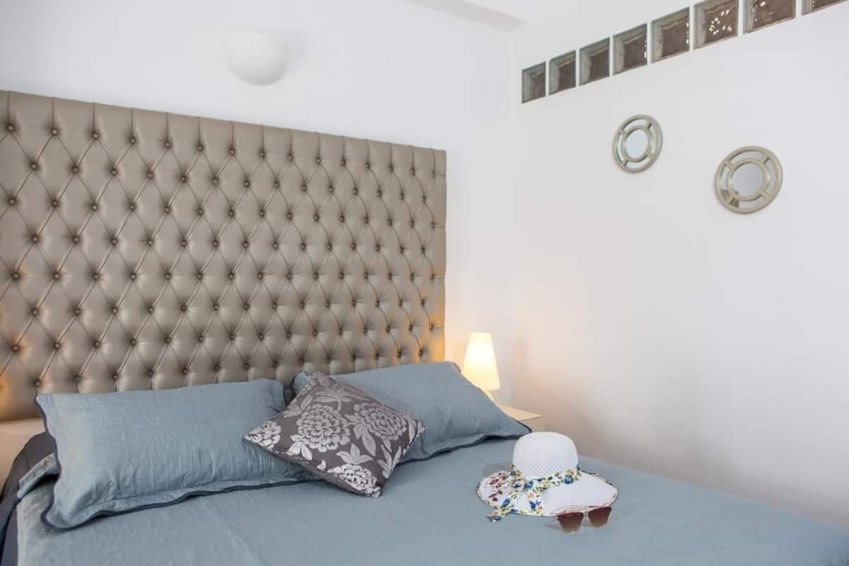 Minibar, Zimmersafe, Schreibtisch, Verdunkelungsvorhänge