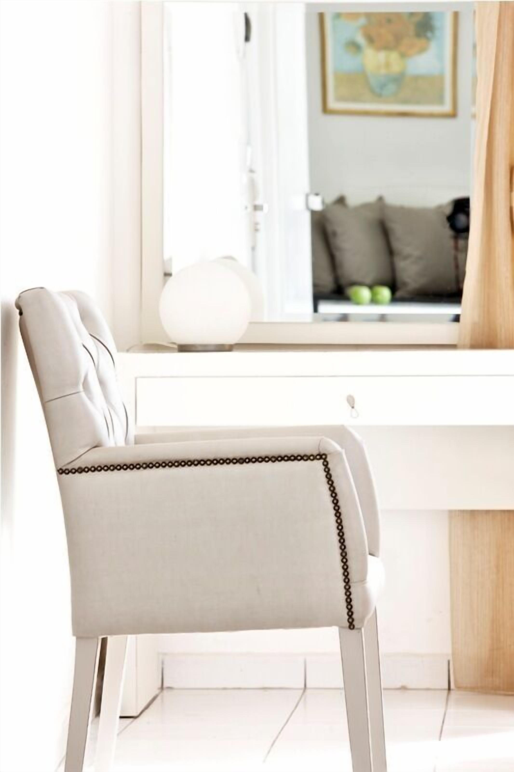 single room, 1 single bed | living area | plasma tv