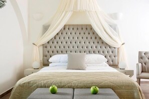 Superior Room | Minibar, in-room safe, desk, blackout curtains - Hotel Daedalus (Santorini)