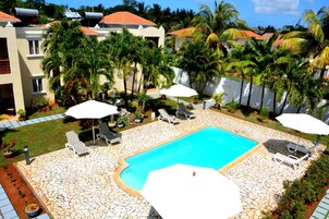 2 piscinas al aire libre