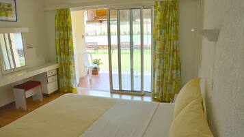 Bungalow, 3 Schlafzimmer | Zimmersafe, schallisolierte Zimmer, Bügeleisen/Bügelbrett