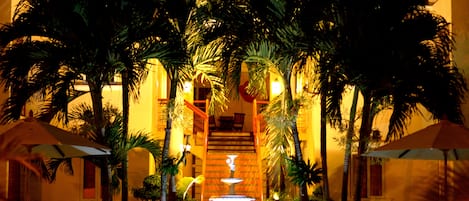 Fachada del alojamiento - Noche