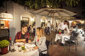 Breakfast, lunch and dinner served - Bon Retorn Hotel Restaurant (Figueres)