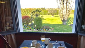 Daily buffet breakfast for a fee - Bon Retorn Hotel Restaurant (Figueres)