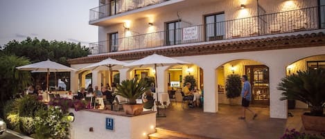 Front of property – evening/night