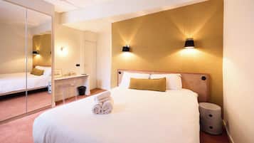 Ropa de cama de alta calidad y escritorio