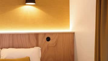 Dobbeltrom – comfort | Sengetøy av topp kvalitet, skrivebord og skrivebord for bærbar PC