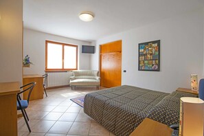 Premium bedding, in-room safe, desk, free cots/infant beds - Albergo Max Meublè (Castione della Presolana)