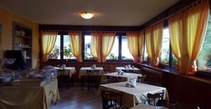 Desayuno buffet incluido todos los días 