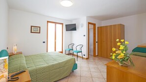 Double Room | Premium bedding, in-room safe, desk, cribs (free) - Albergo Max Meublè (Castione della Presolana)