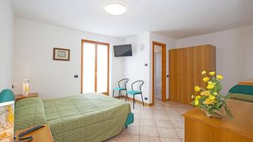 Chambre Double | Literie de qualité supérieure, coffres-forts dans les chambres, bureau