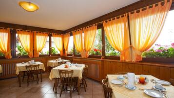 Tägliches inbegriffenes Frühstücksbuffet