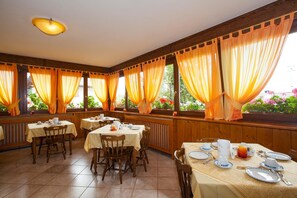 Ilmainen päivittäinen buffetaamiainen 