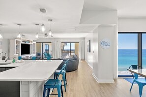 아파트 (Four bedroom Gulf View) | 각각 다른 스타일의 인테리어, 각각 다르게 가구 비치, 다리미/다리미판, 무료 WiFi