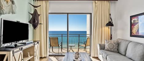 Apartment, 2 Schlafzimmer, Strandblick | Wohnbereich | 50-Zoll-Flachbildfernseher mit Kabelempfang, Fernseher