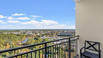 2 Bedroom Nature View | ลานระเบียง/นอกชาน