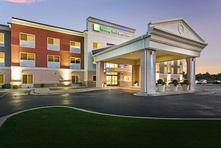 Exterior. Holiday Inn Express Hotel & Suites Jasper by IHG