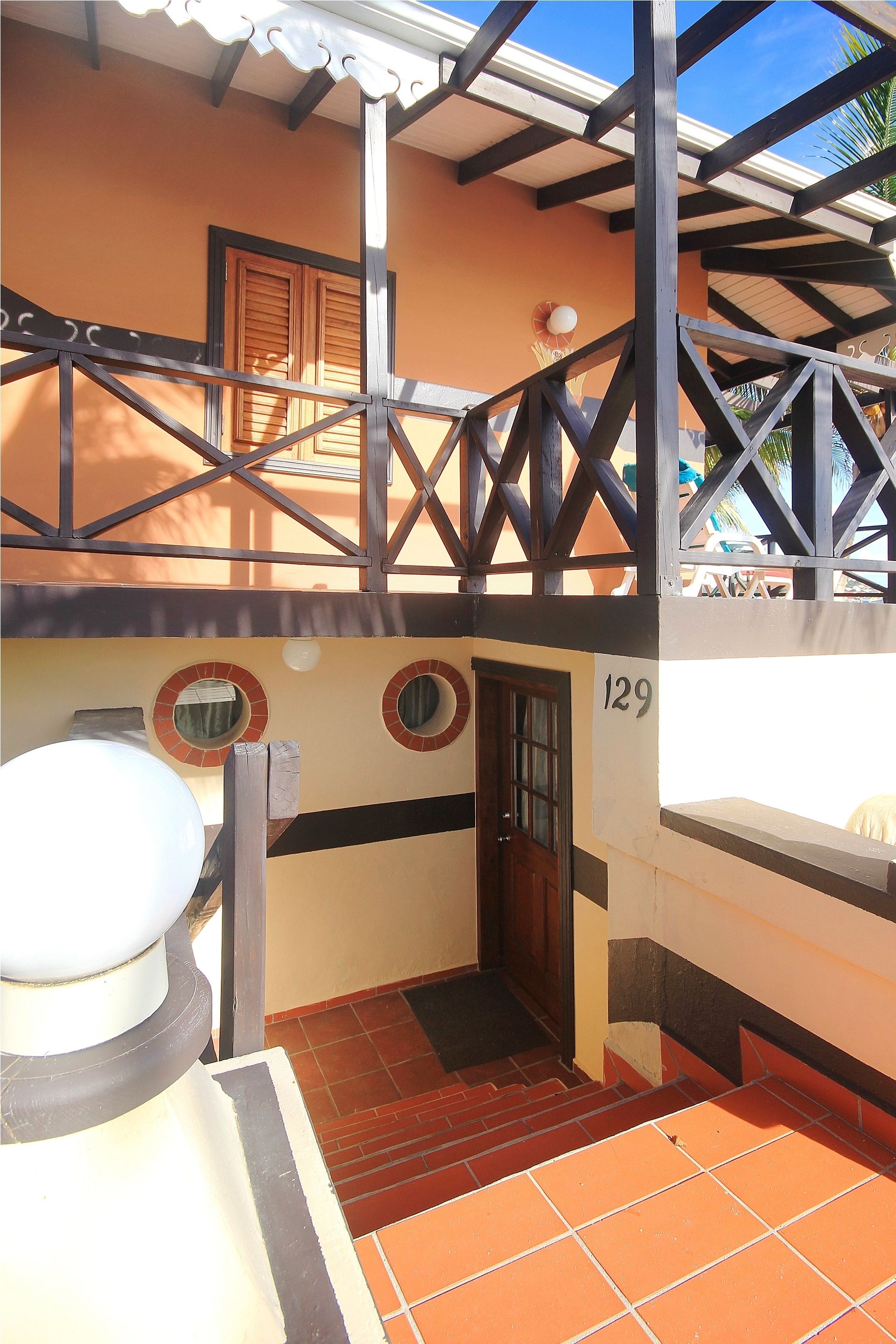 room, 2 bedrooms, no view (lower semi-basement) | exterior