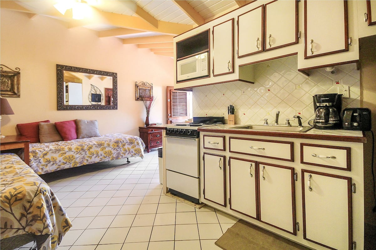 room, 2 bedrooms, garden area | private kitchenette | microwave, stovetop, coffee/tea maker, cookware/dishes/utensils