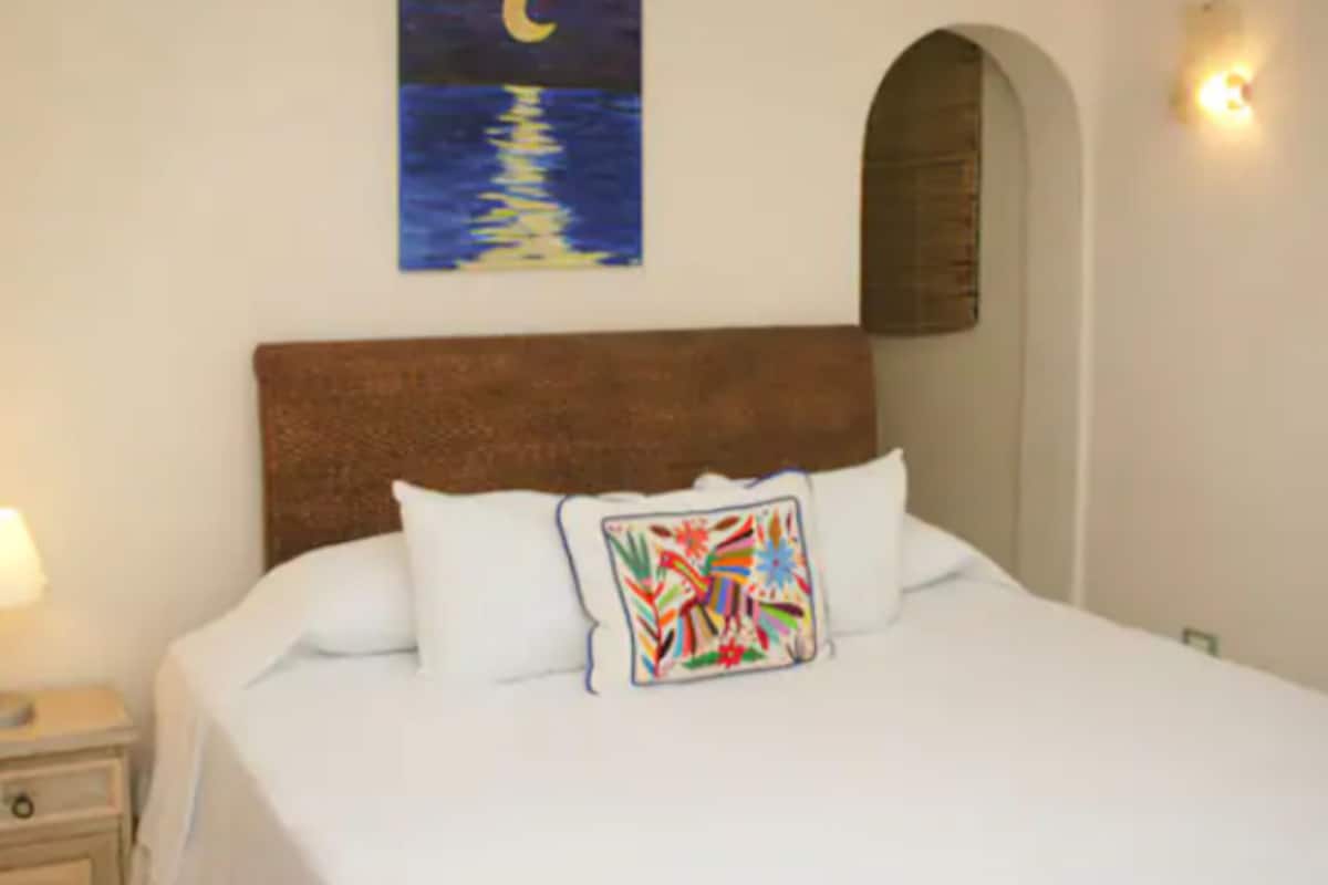 Habitación básica, 1 cama King size (Contemplation ) | Caja de seguridad en la habitación, wifi gratis y ropa de cama