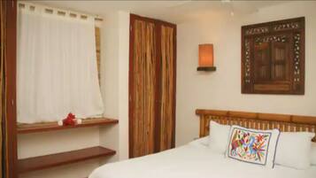 In-room safe, free WiFi, bed sheets