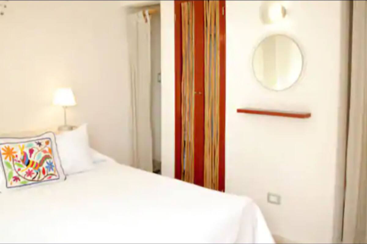 1 King Bed (Peace) | 房內夾萬、免費 Wi-Fi、床單