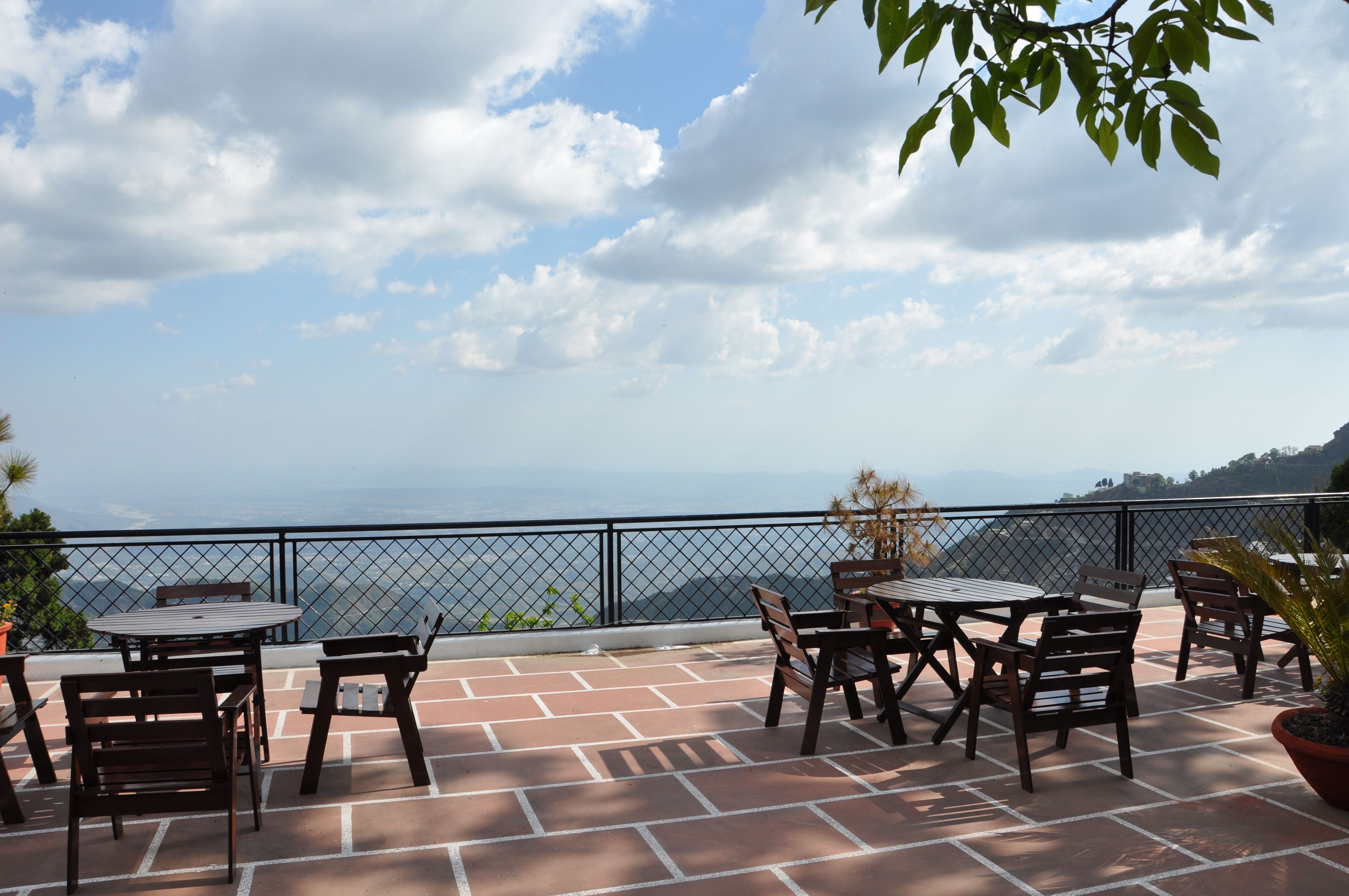 breakfast, lunch and dinner served