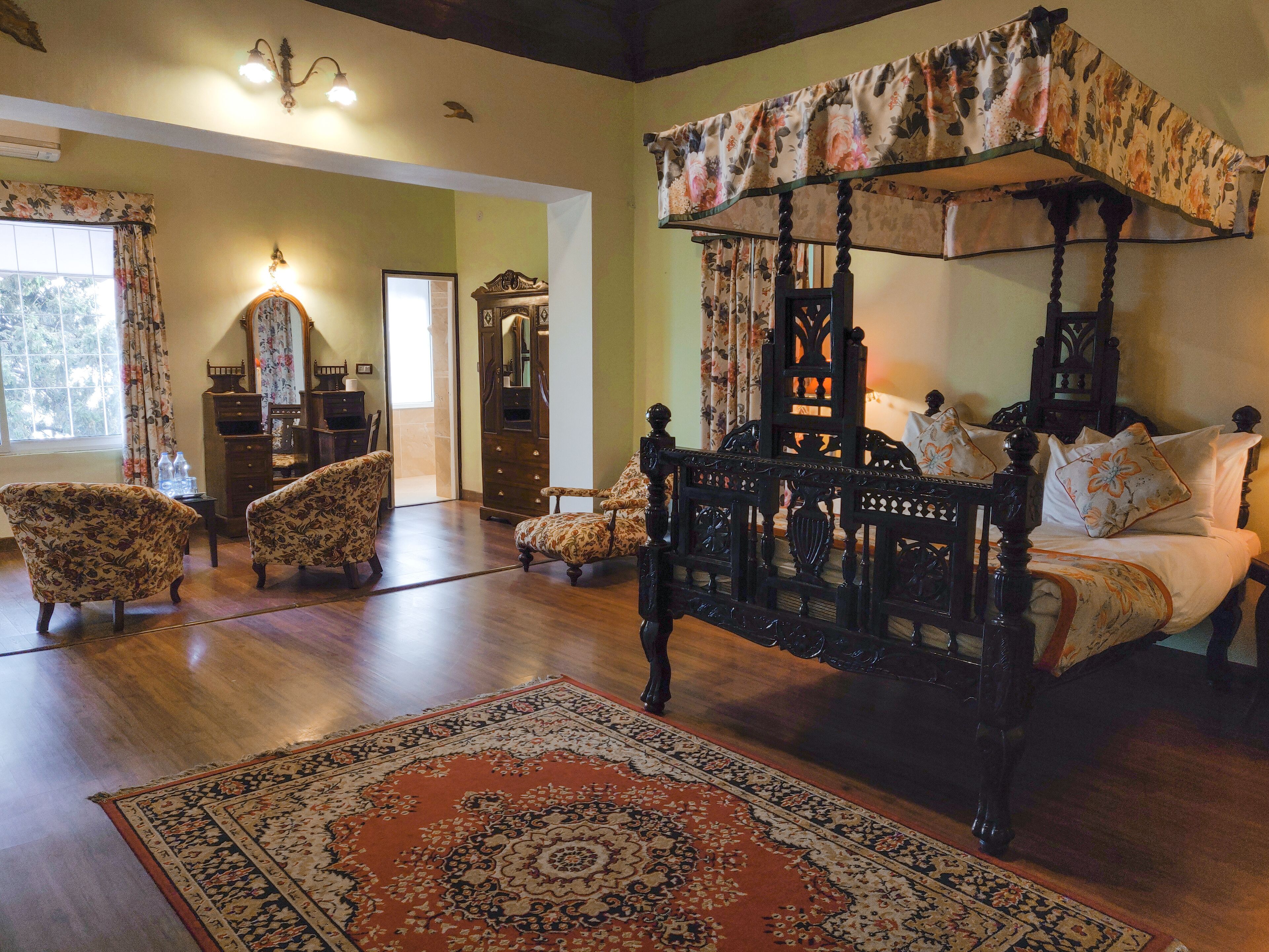 royal room, 1 queen bed | 1 bedroom, egyptian cotton sheets, premium bedding, pillow-top beds