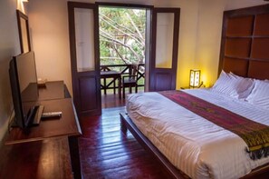 Premium bedding, minibar, in-room safe, individually decorated - Chitchareune Mouangluang Hotel (Luang Prabang)
