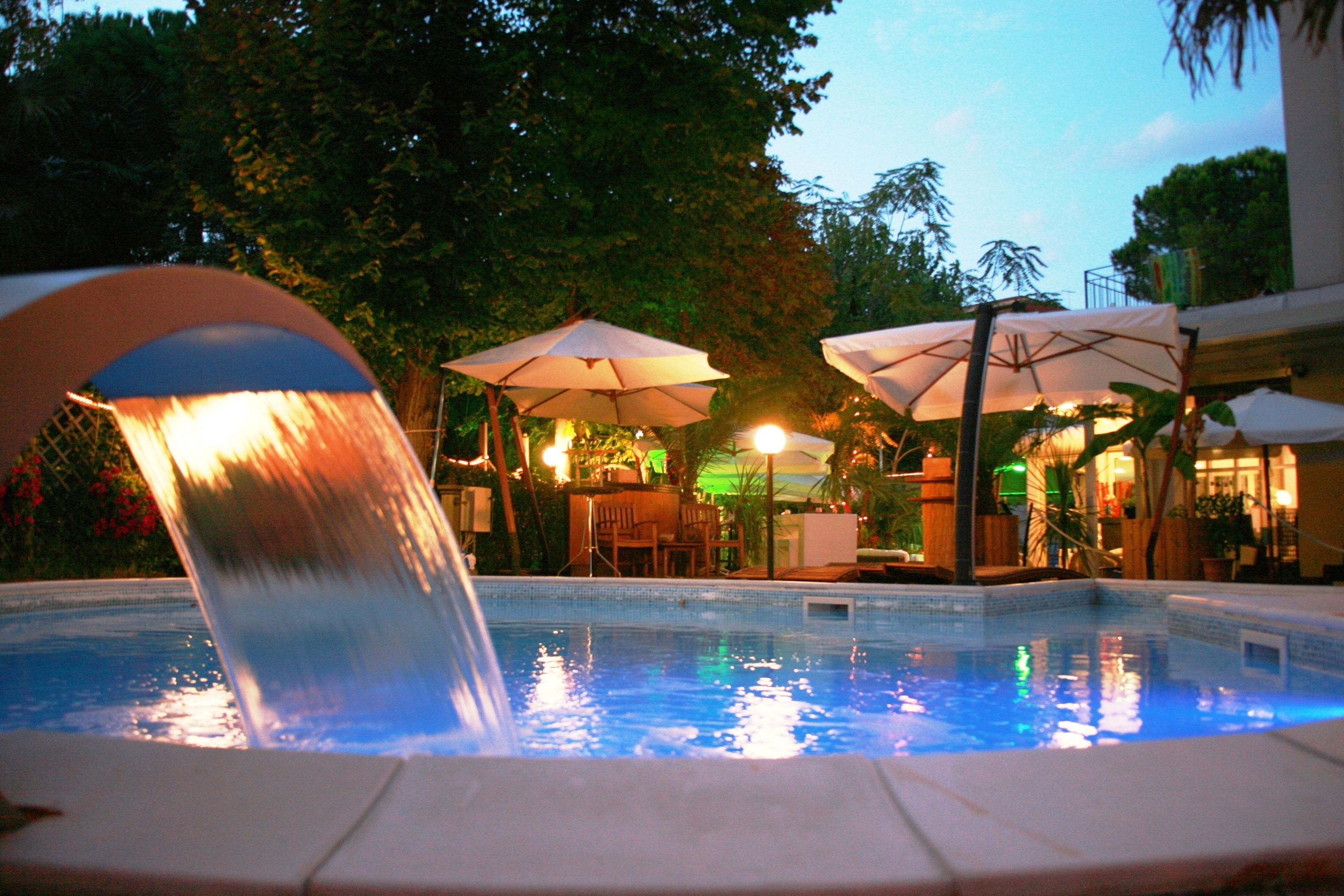 مغطس سبا خارجي