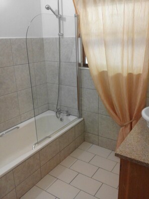 Hair dryer - Ruxmian Lodge (Cape Town)
