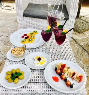 Outdoor dining - New Hotel Jolie (Rimini)