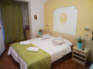 Premium bedding, in-room safe, desk, blackout drapes - New Hotel Jolie (Rimini)