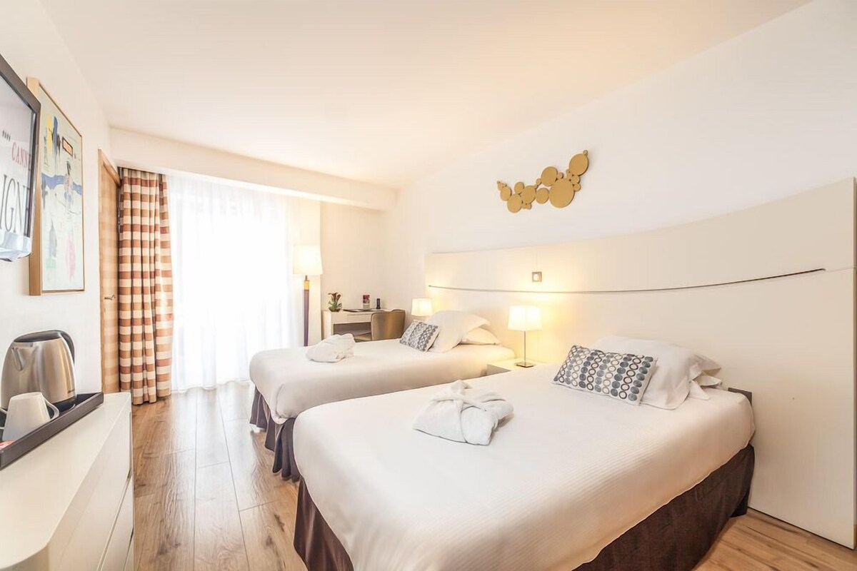 Premium bedding, pillow-top beds, minibar, in-room safe