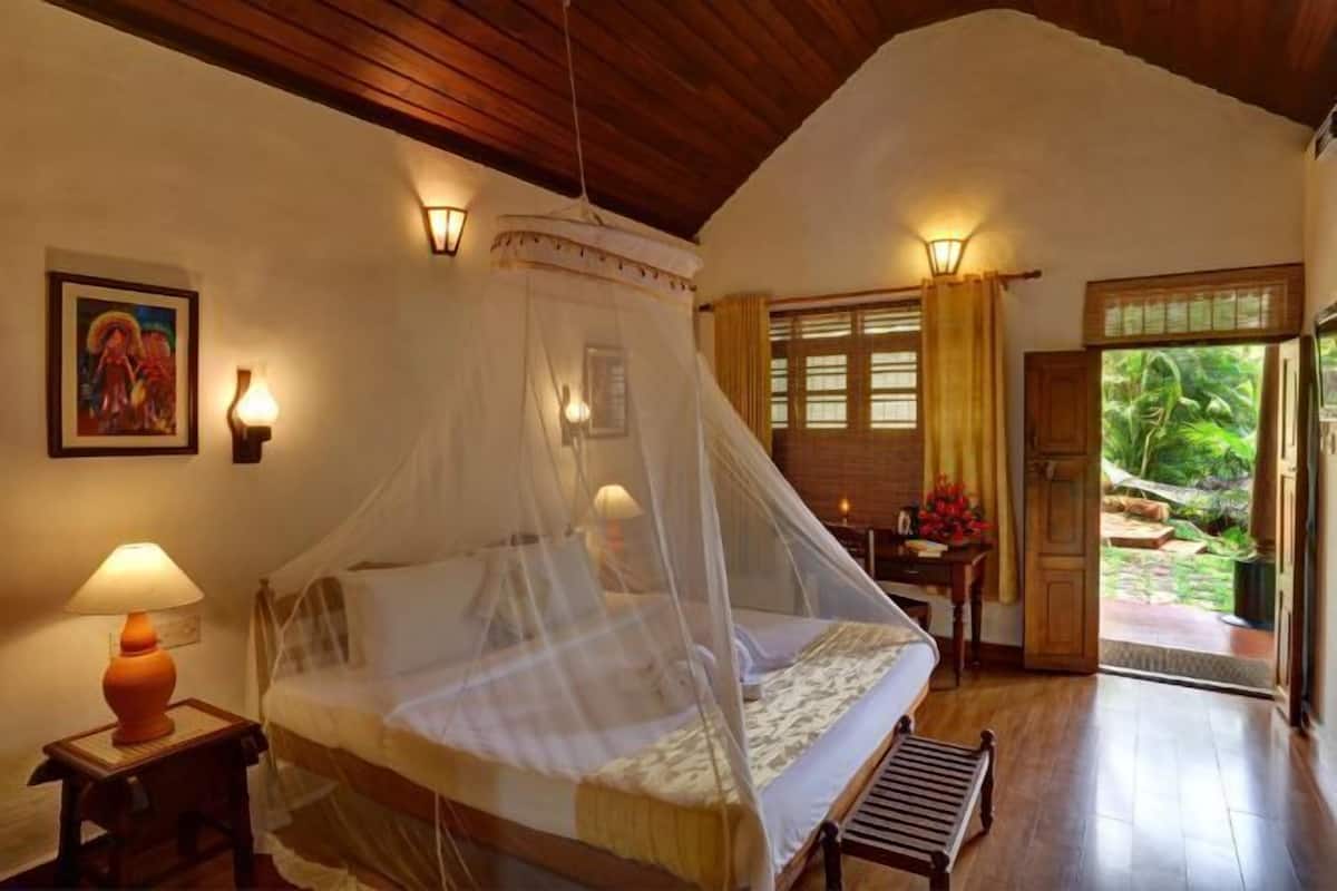 Hypo-allergenic bedding, pillow-top beds, in-room safe